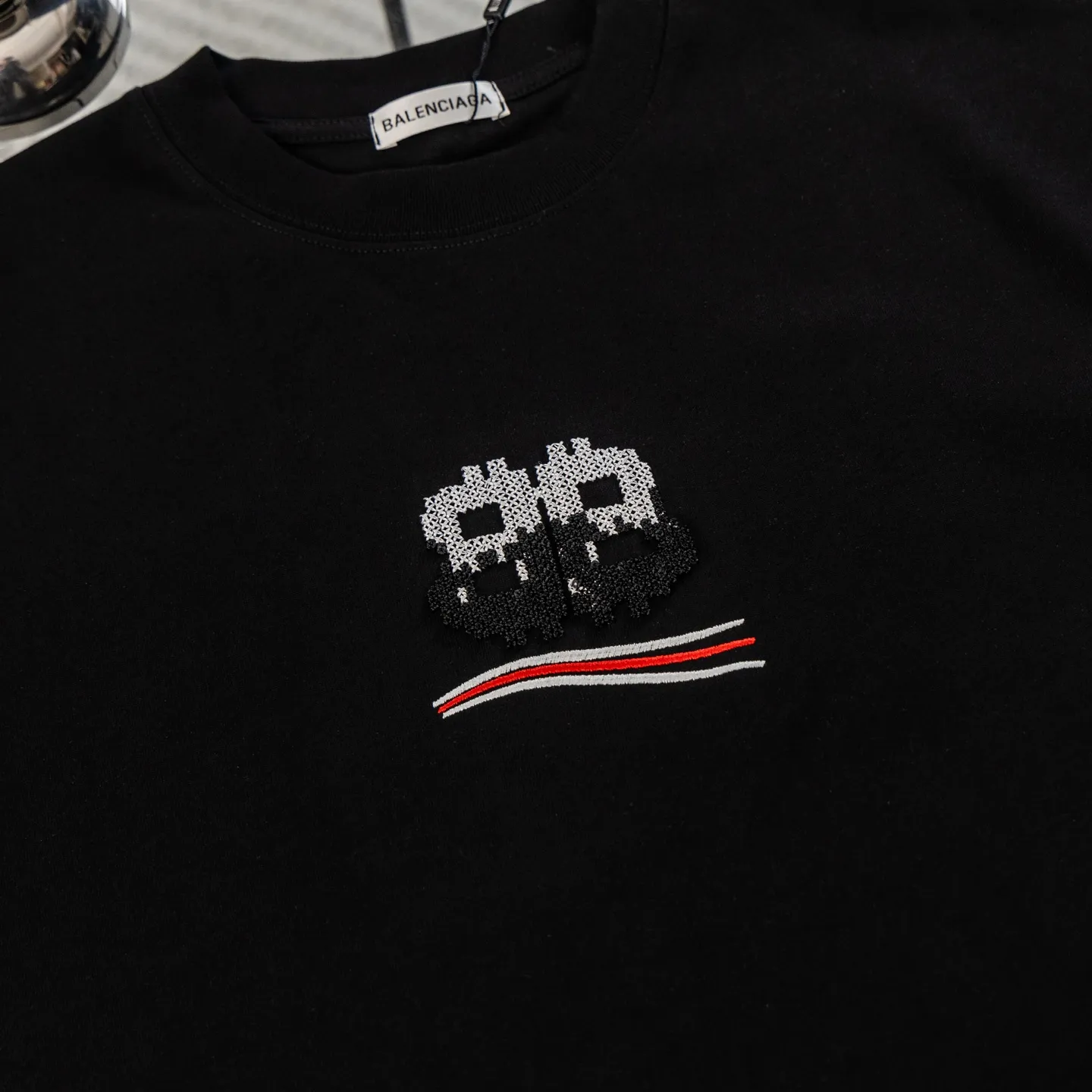Balenciaga 26ss T T 。 • ： ， Red ， ； Same Style ， Black ， ， 。 • ： ， ， ； ， Breathable， 。 ： 、 ， ， ， 、 ， Versatile 。 Size：s—xl ：Black White